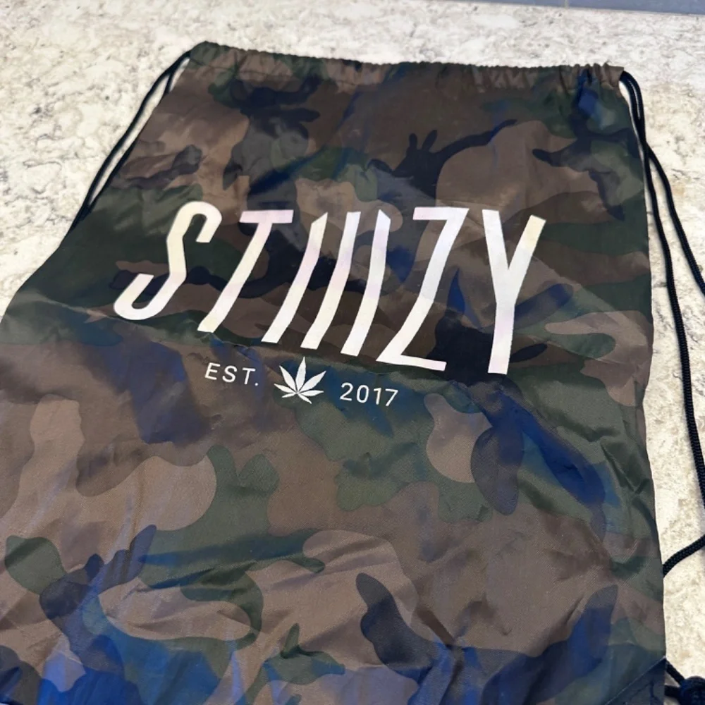 Stillzy‎ drawstring backpack style lightweight & thin
